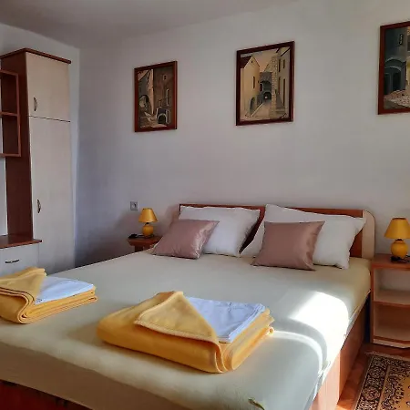 Apartment Sidro *