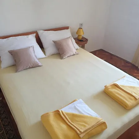 Apartment Sidro *